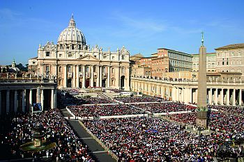 “Tu és Pedro, e sobre esta pedra edificarei a minha Igreja” (Mt 16, 18): a devoção ao Papa é um distintivo do católico fervoroso (Celebração presidida por Bento XVI na Praça de São Pedro)