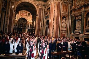 Missa comemorativa celebrada no altar de Nossa Senhora Salus Populi Romani; à esquerda, o cortejo de entrada