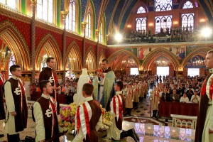 Solene coroação da imagem peregrina de Nossa Senhora de Fátima