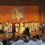 AER_3269 No início da celebração, juntamente com a Bandeira Nacional, foram trazidas as bandeiras das várias forças ali presentes.