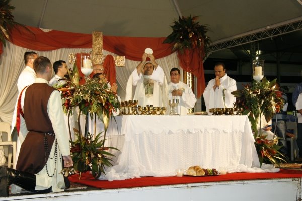 2º Parte da a presença de Nossa Senhora na FACILPA dignificou o dia do trabalhador! (Lençóis Paulista)