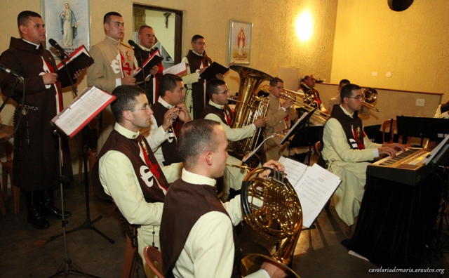 Dom Emílio Pignoli celebra Missa de Natal com Arautos