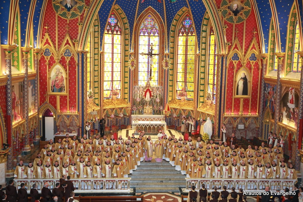 Ordenados 14 novos Presbíteros dos Arautos do Evangelho