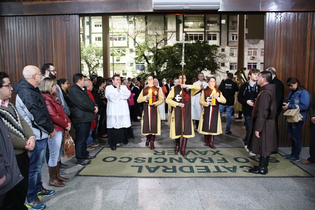 Luto e emoção na Catedral de Joinville