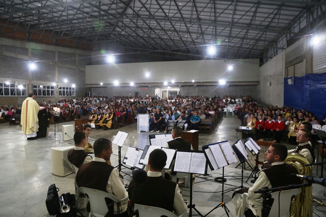 Solene Coroação de Nossa Senhora na Paróquia Senhor Bom Jesus