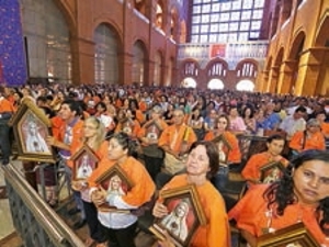 Participantes do Apostolado do Oratório lotam a Basílica de Aparecida