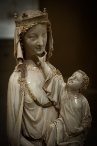 Virgin and Child - Ivory -Medieval - France - metropolitan Museum - New York, USA