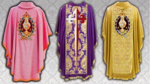 Rosa: Domingos de Gaudete (Advento) e Laetare (Quaresma) Roxo: Tempos de Quaresma e Advento - Dourado: Substitui o branco, o vermelho ou o verde nas circunstâncias solenes