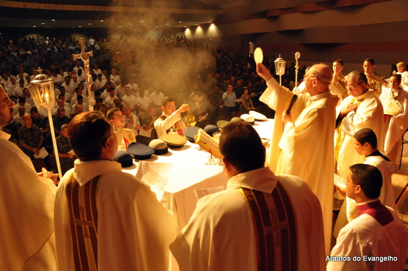 Páscoa dos Militares de 2012 em Recife. D. Osvino José Both preside a Santa Missa.
