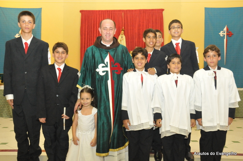 Batismos e Primeiras Comunhões na sede dos Arautos do Evangelho em Recife