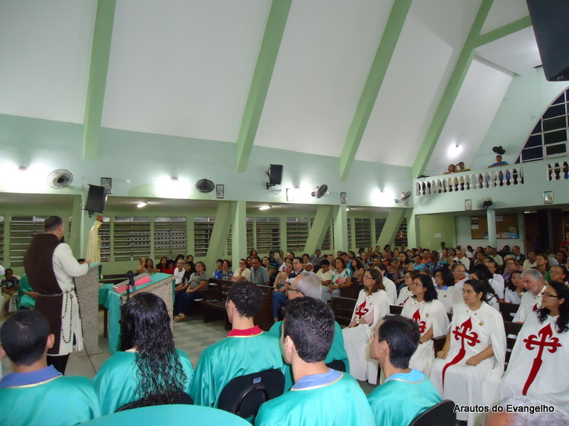 Missa na Paróquia de Peixinhos após a Missão dos Arautos do Evangelho