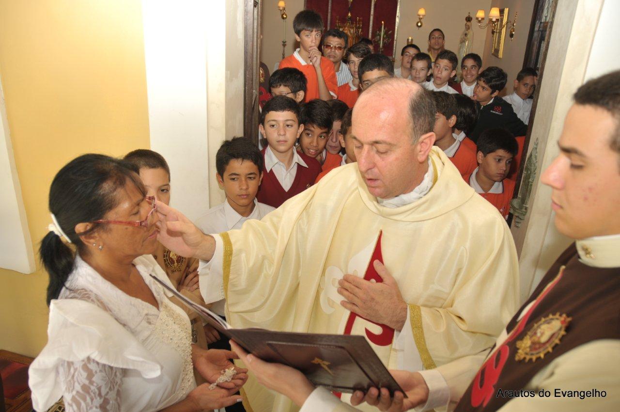 Batismo de adulto e Primeira Comunhão na sede dos Arautos do Evangelho em Recife