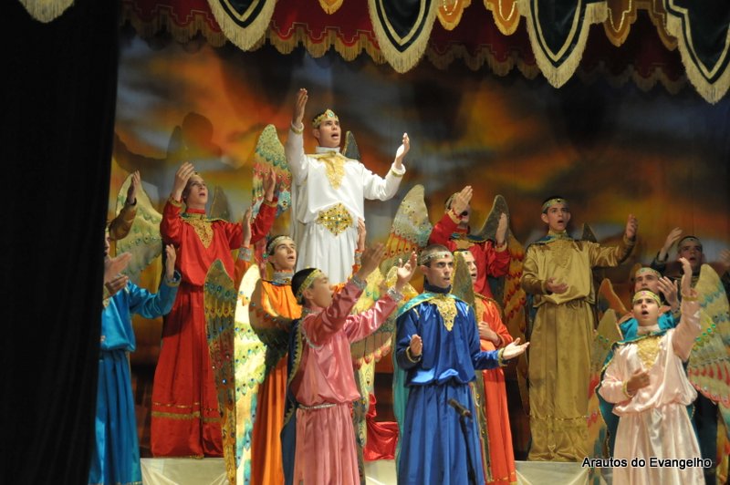 Peça teatral sobre a Criação dos Anjos - Curso de Férias dos Arautos do Evangelho