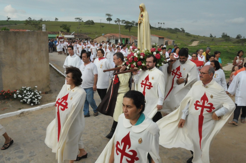 Procissão com os Arautos do Evangelho na Vila de Santana - São Joaquim do Monte - PE