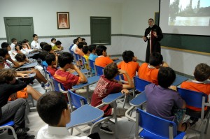 Reunião na sede dos Arautos do Evangelho com o Pe. Ignacio Montojo