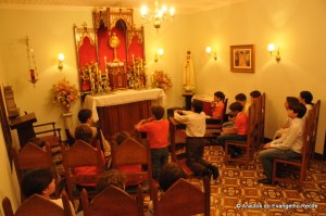 Adoração ao Santíssimo Sacramento na sede dos Arautos do Evangelho em Recife
