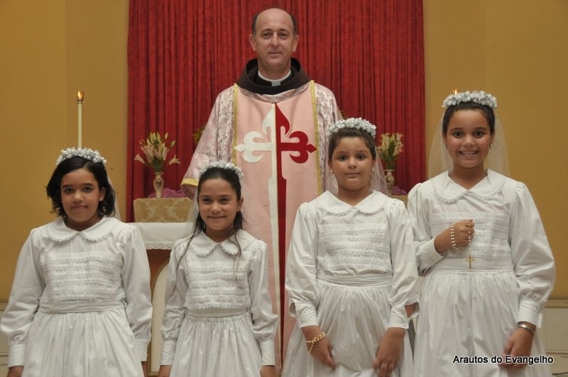 Primeira Comunhão na sede dos Arautos do Evangelho em Recife
