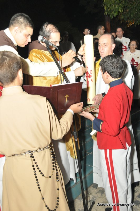 Celebração da Vigília Pascal nos Arautos do Evangelho