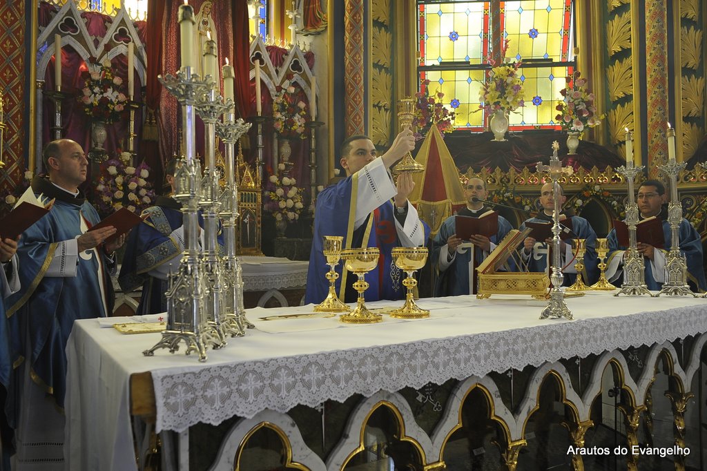Missa presidida pelo Pe. Felipe Paschoal na Basílica Nossa Senhora do Rosário