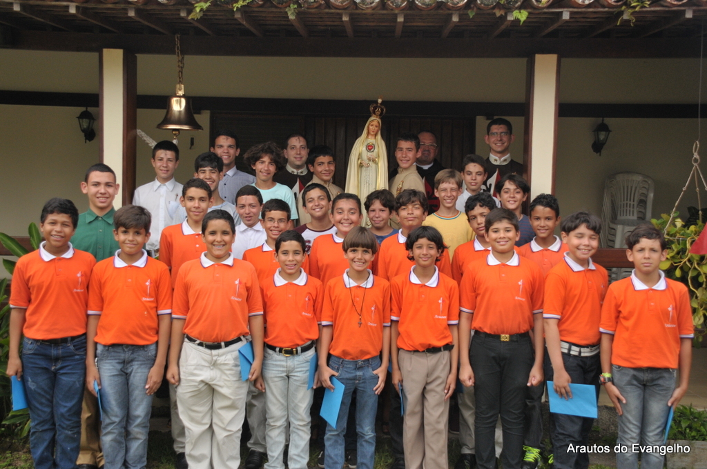 Retiro com os jovens promovido pelos Arautos do Evangelho