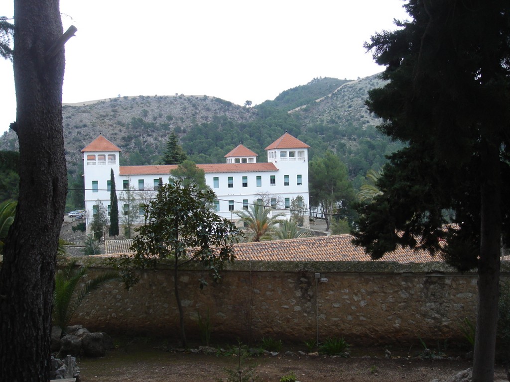 «Fontilles» de Joseaperez - Trabajo propio. Disponible bajo la licencia GFDL vía Wikimedia Commons - http://commons.wikimedia.org/wiki/File:Fontilles.JPG#mediaviewer/File:Fontilles.JPG