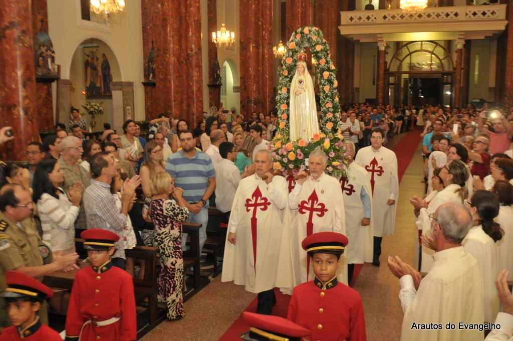 Homenagem a Nossa Senhora de Fátima - Arautos do Evangelho