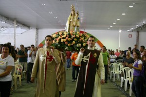 Entrada com imagem de Nossa Senhora da Penha no Vinde Vede 2011 em Vitória
