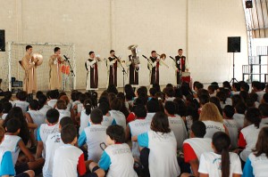 Apresentação dos Arautos do Evangelho na Escola Vila Olímpica