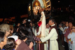 Coroação da imagem de Nossa Senhora na Capela Bom Pastor