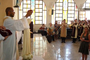 Coroação da imagem de Nossa Senhora de Fátima na Paróquia São Pedro