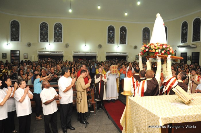 Missa de encerramento da Missão Mariana na Igreja Nossa Senhora da Glória, em Vila Velha